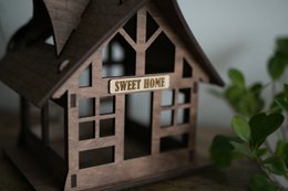 Vogelhäuschen, Vogelfutterhaus aus Holz zum Aufhängen