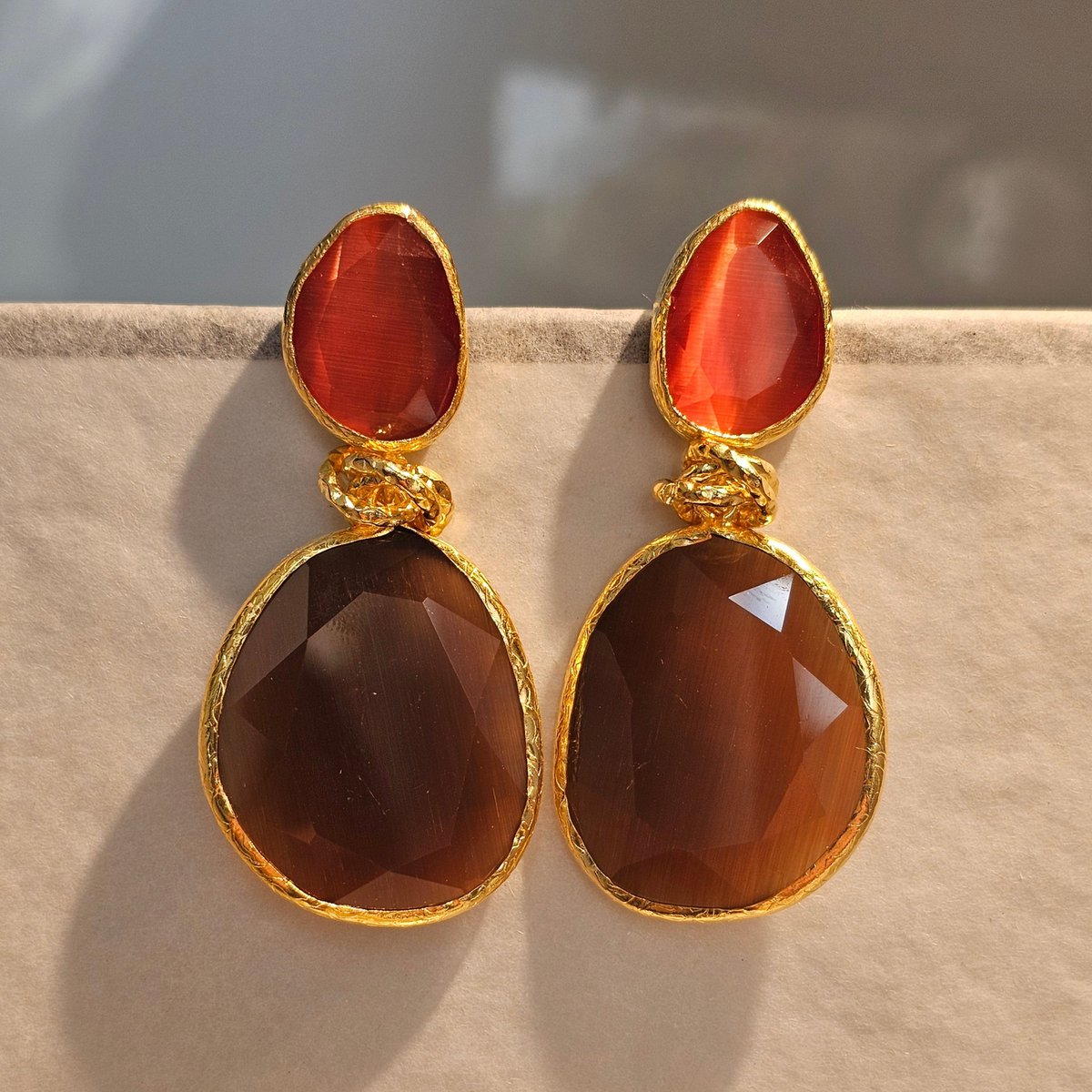 Earring: Twin Glow-Brown Red