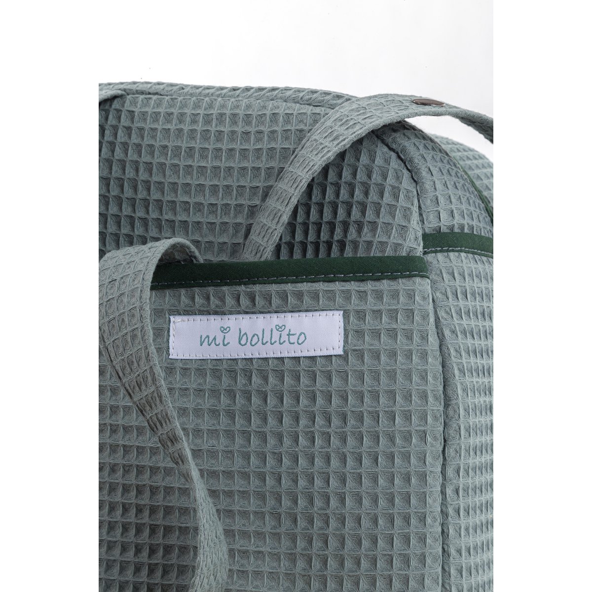 Crossbody maternity bag for baby stroller and hospital. Practical and elegant large capacity organizer bag. Product manufactured in Spain.