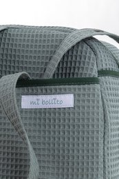 Crossbody maternity bag for baby stroller and hospital. Practical and elegant large capacity organizer bag. Product manufactured in Spain.