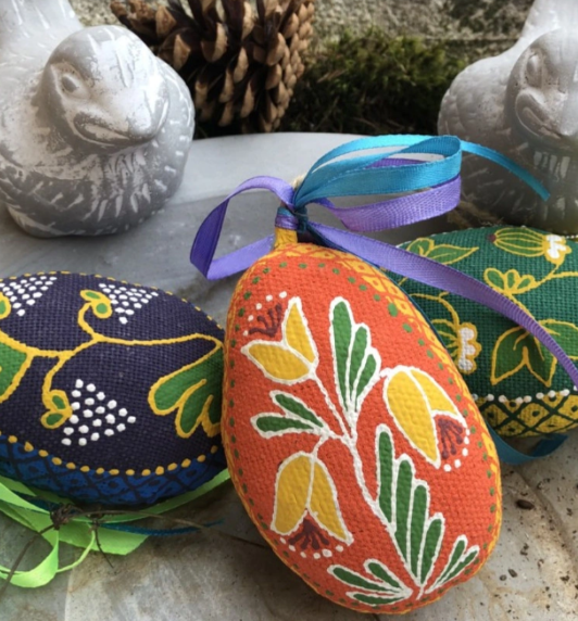 Small orange Easter Egg with flowers