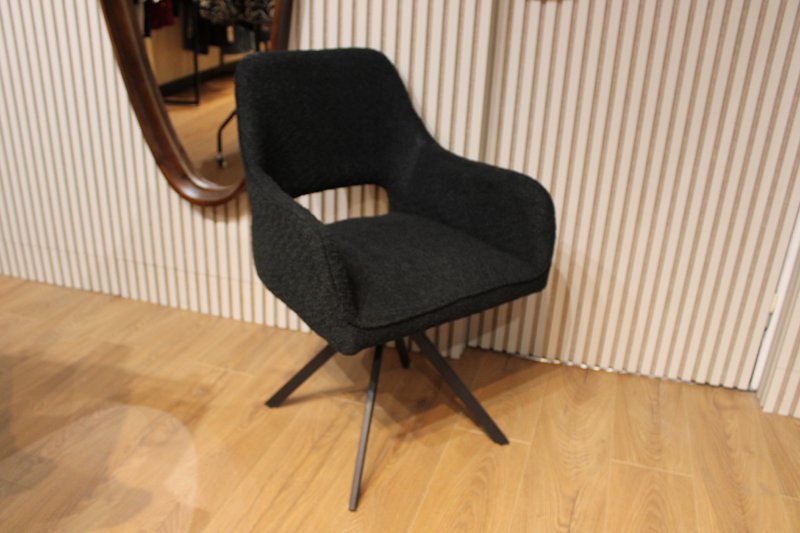 Silla de comedor Nova giratoria de 360 ​​grados de chenilla negra