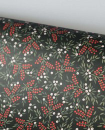 Carta da regalo con bacche bianche e rosse