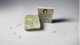 Sapone solido certificato biologico - legno di sandalo con foglie comodette grattugiate 90 g