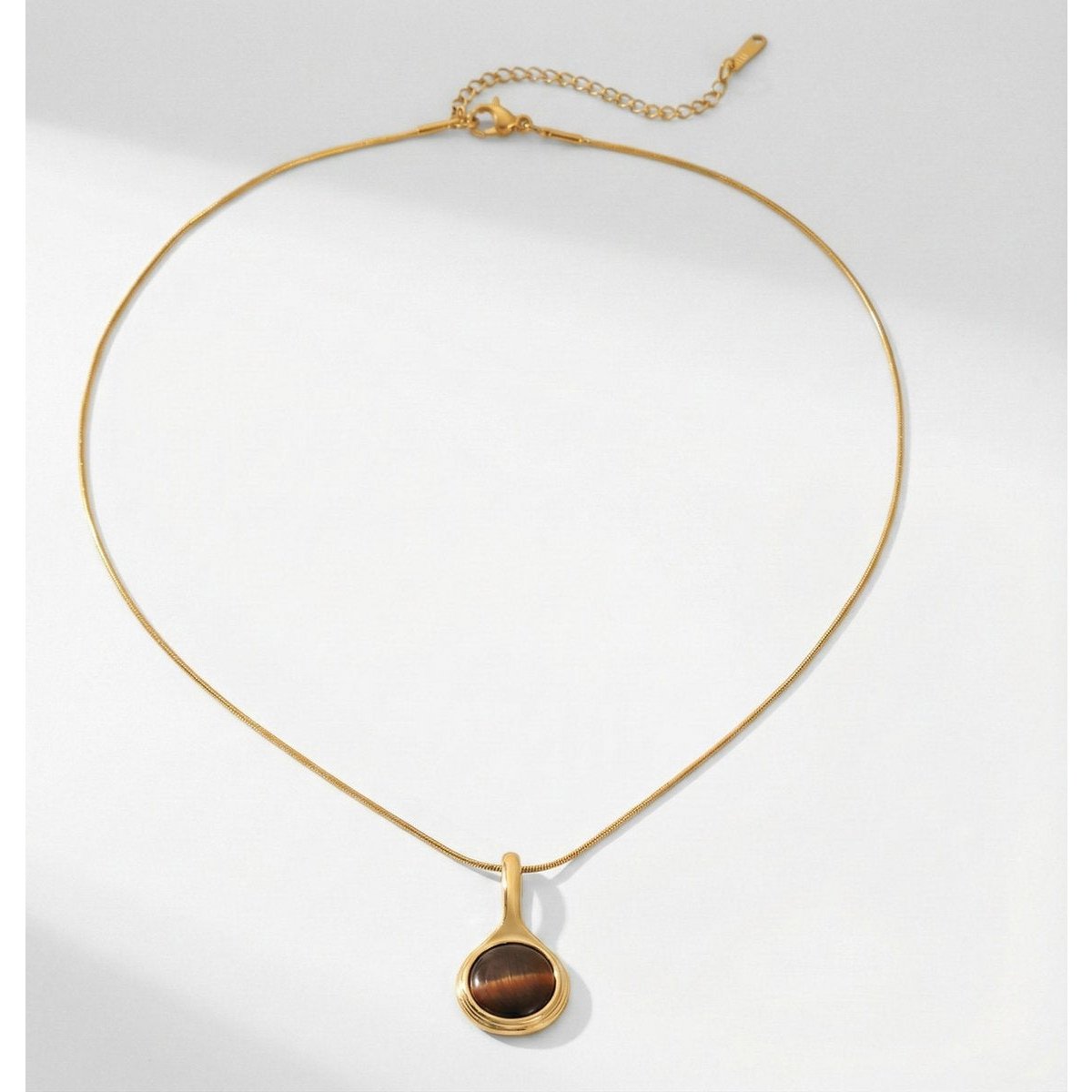 Cecile – Collar con Colgante de Piedra Natural – Dorado