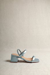 POPPY METAL BLUE – Riemchensandale mit Absatz