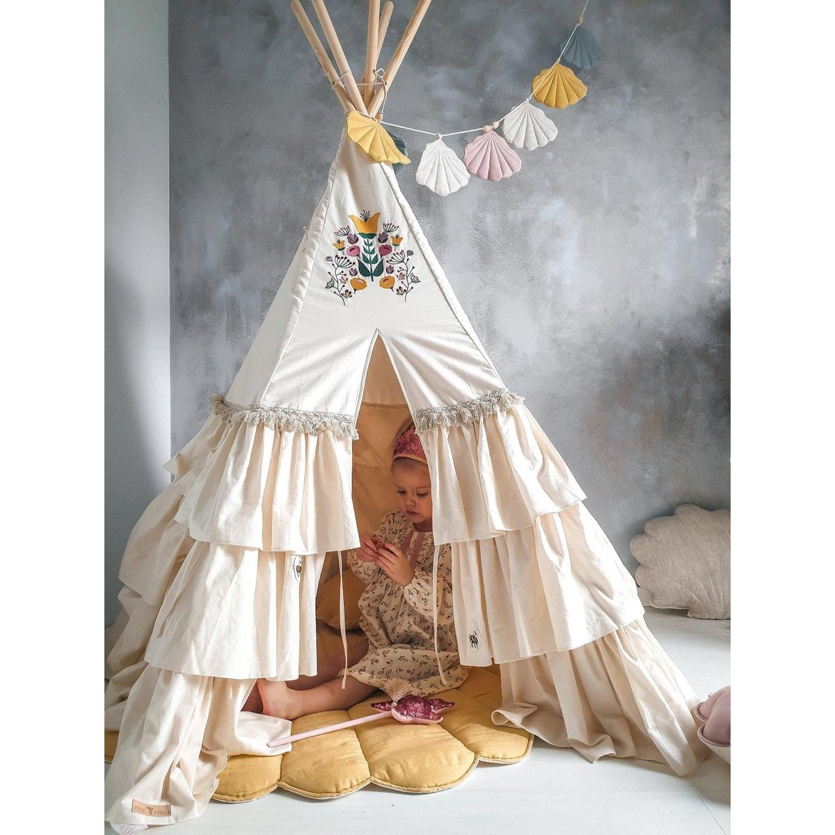 Tipi-Zelt „Folk“ mit Rüschen und Stickerei
