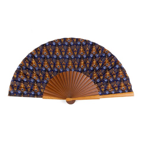 Ikat-geïnspireerde zijden ventilator-handgemaakt in Spanje met Bocapi-hout, blauwe en bruine print
