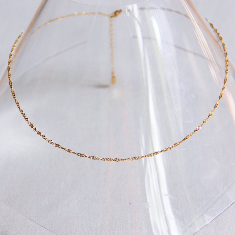Stainless steel small twisted necklace – gold