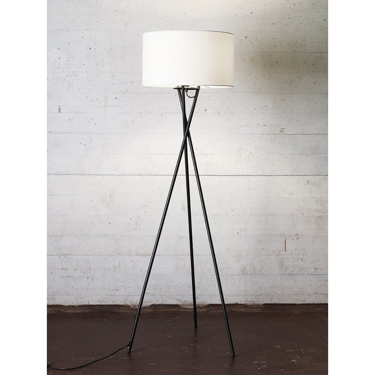 GULVLAMPE UPTOWN SORT M/HVID