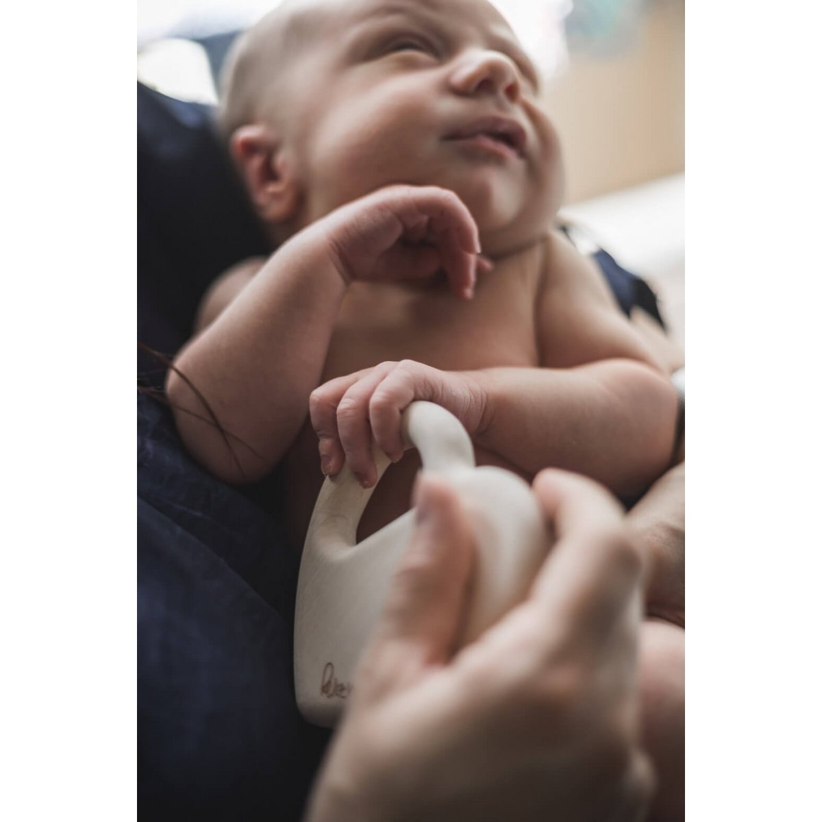 Juguete de agarre con sonajero para bebés “cerca del corazón” | sonajero de madera | Juguetes para bebés hechos con madera regional | sonajero bebe | Juguete sonoro a partir de 1 año | 100% Hecho en Alemania