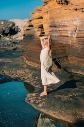 SUNSET — Vestido midi de lino sin mangas con cuello en V