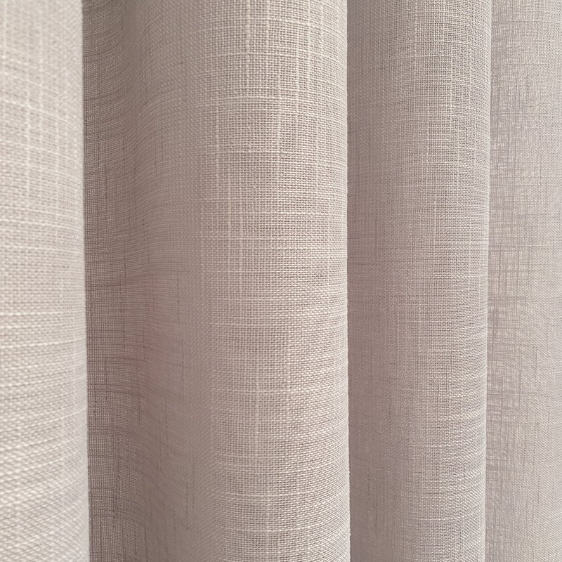 Cortina translúcida confeccionada cinta multifunción (cinta fruncidora o pasabarras). Visillos de calidad fabricados con materiales reciclados. Color gris. Cortinas para salón, dormitorio y cocina.