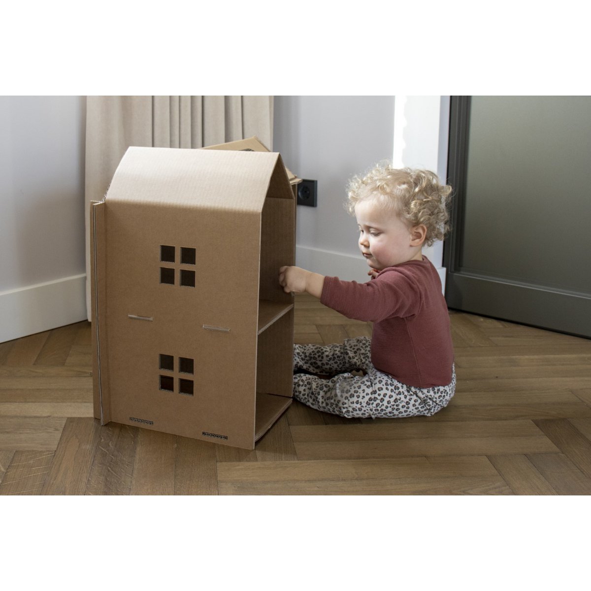 Maison de poupée en carton