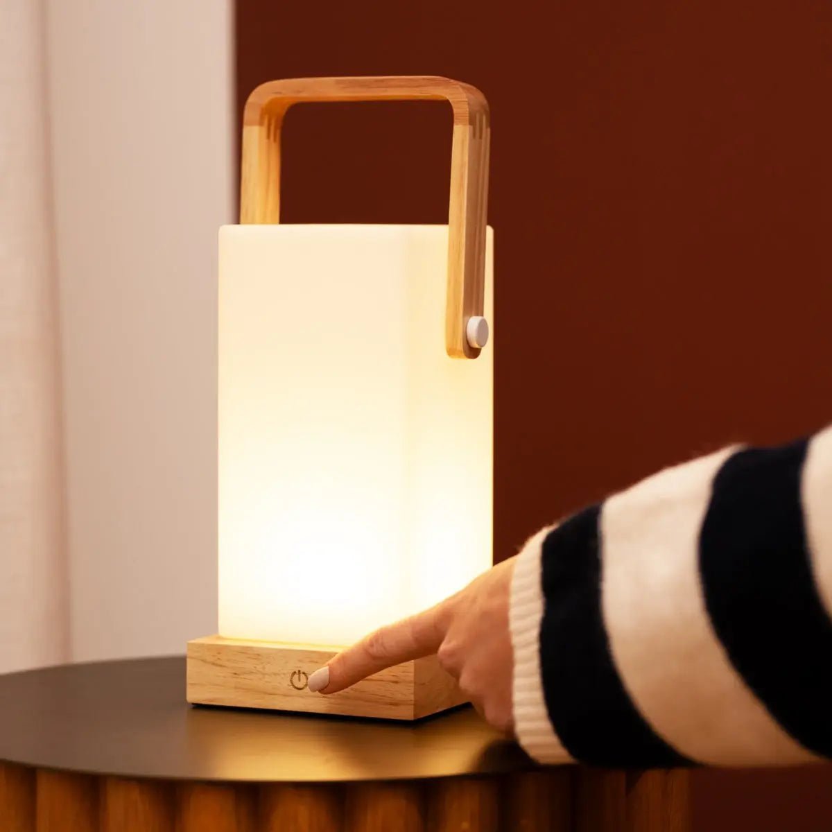 Harper Hellbraune wiederaufladbare Holzlampe