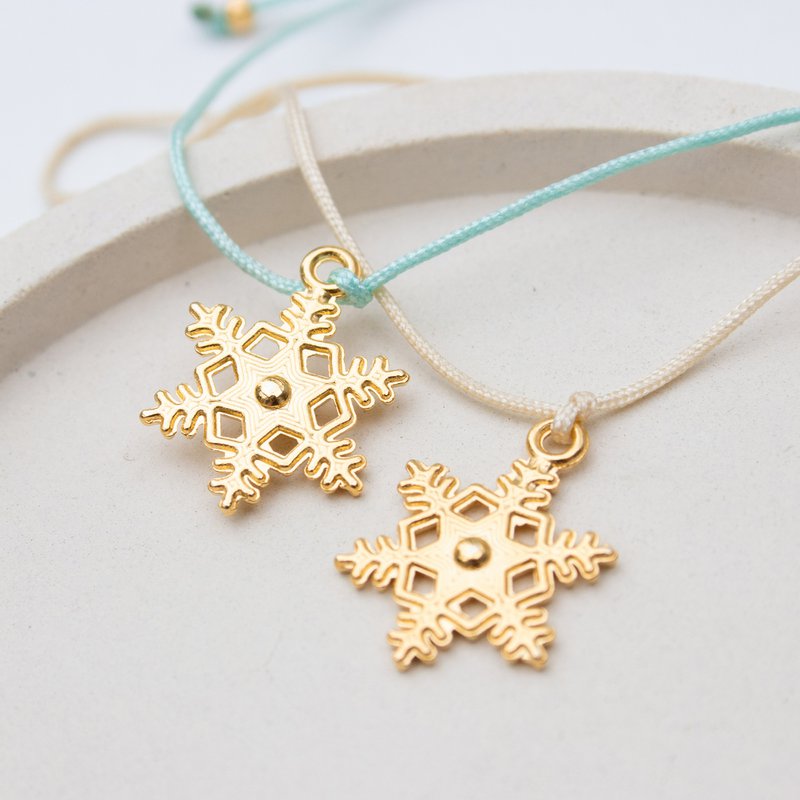 Armband auf Karte - Schneeflocke "Merry Christmas" 24K vergoldeter Anhänger - DIN A6 Recyclingkarte