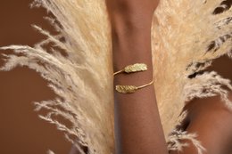 Acaciablad manchetarmband, verstelbaar verguld zilver, op de natuur geïnspireerde handgemaakte sieraden