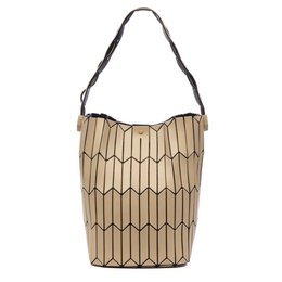 Iria Quintana Arroscia Shoulder Bag Geometric Design. 27x16x24 cm.