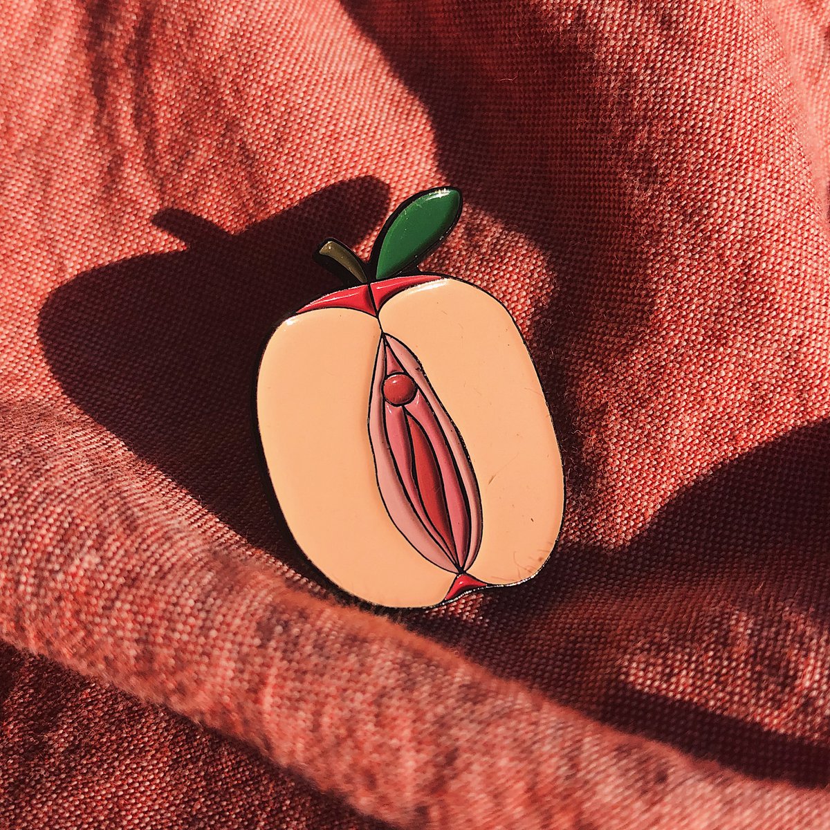 Email Pin "Apple"