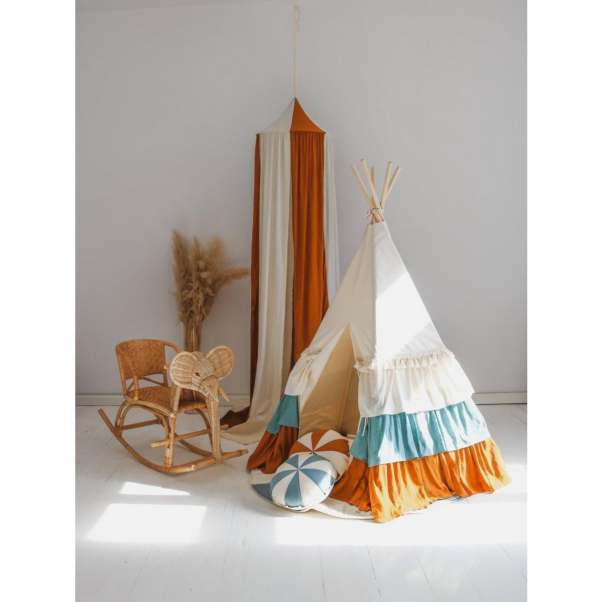 Tipi "Circus" met ruches en bruin-beige mat