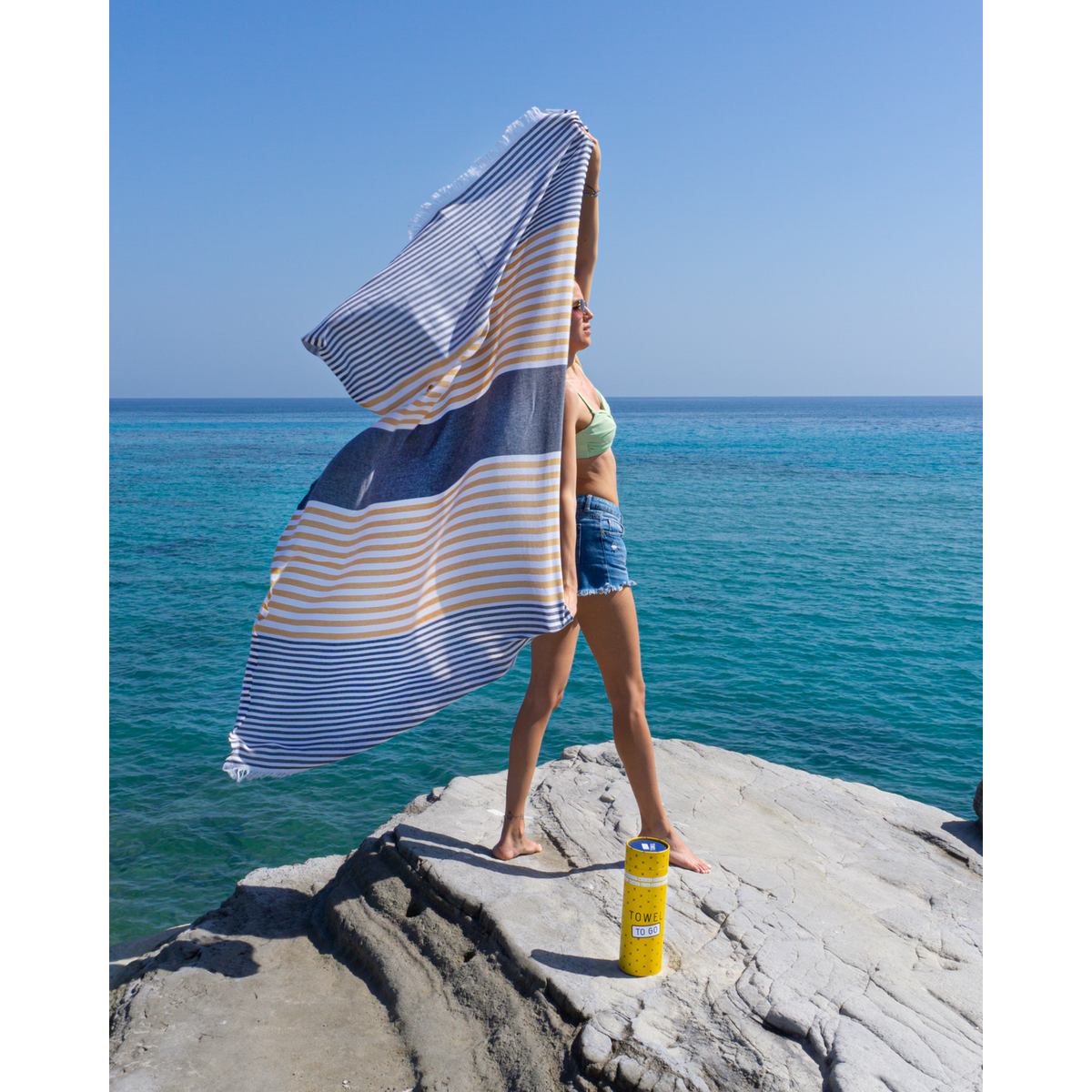 HANDDOEK TO GO BALI Katoenen strandlaken 180x100 cm | Zandvrij | Grijs / Mosterd | met geschenkdoos