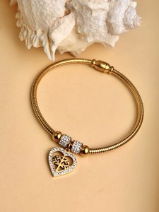 Bank bracelet with heart charms