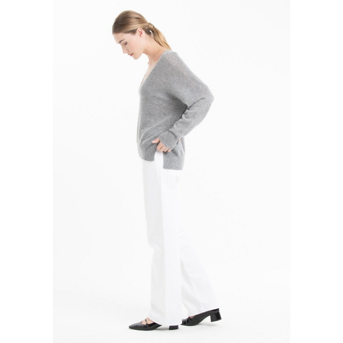 NAMI 23 Pull col V en cachemire avec bande couleur gris/mandarine