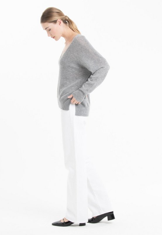 Nami 23 Pull V -Neck in Kaschmir mit Grau/Mandarin -Farbstreifen