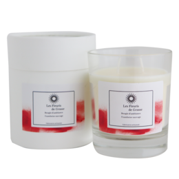 Tall, round white candle with a wild raspberry scent. Made of soy wax and essential oils.