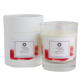 Tall, round white candle with a wild raspberry scent. Made of soy wax and essential oils.