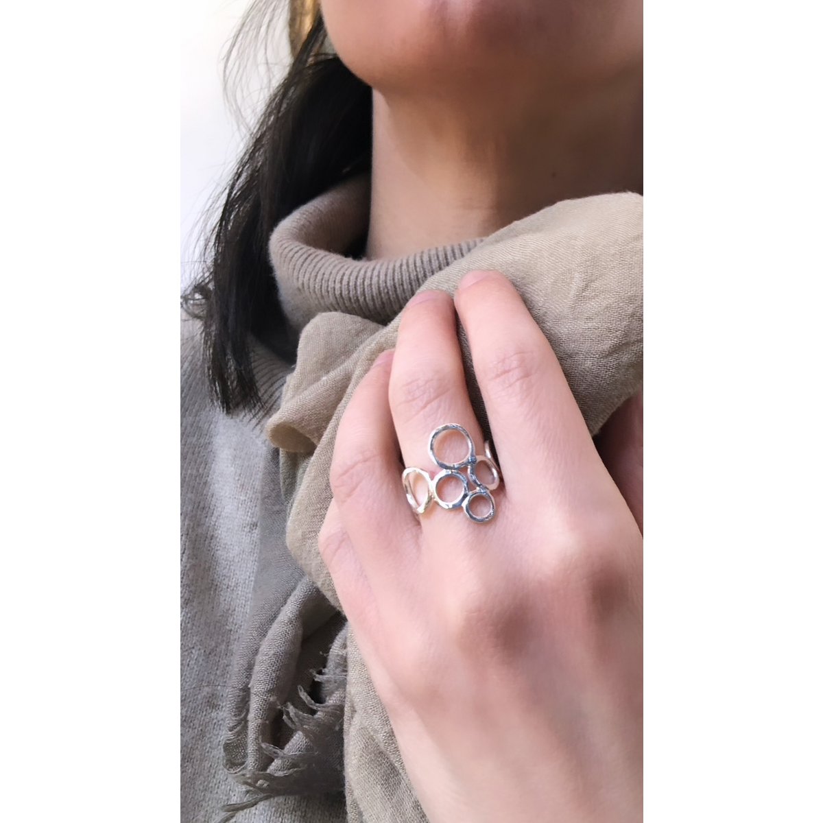 Dione ring band in silver