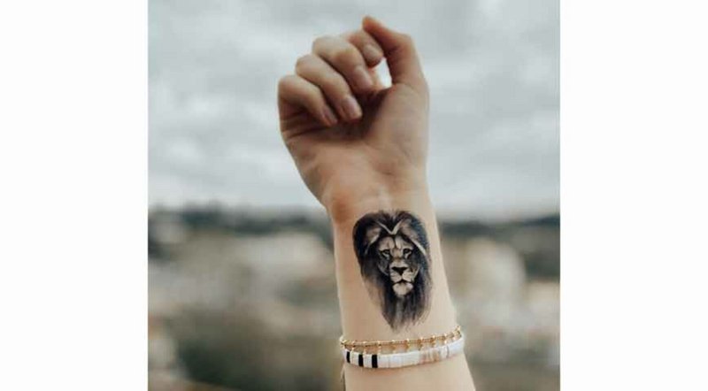Tatuaje temporal: León
