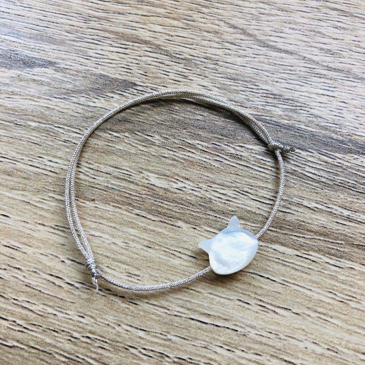 Camille-Kinderarmband aus Perlmutt mit verstellbarer Silberkordel
