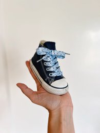 Blue and white shoelaces with paw print pattern, suitable for children's shoes. Length options: 70cm/27.56 inches or 90cm/35.43 inches.