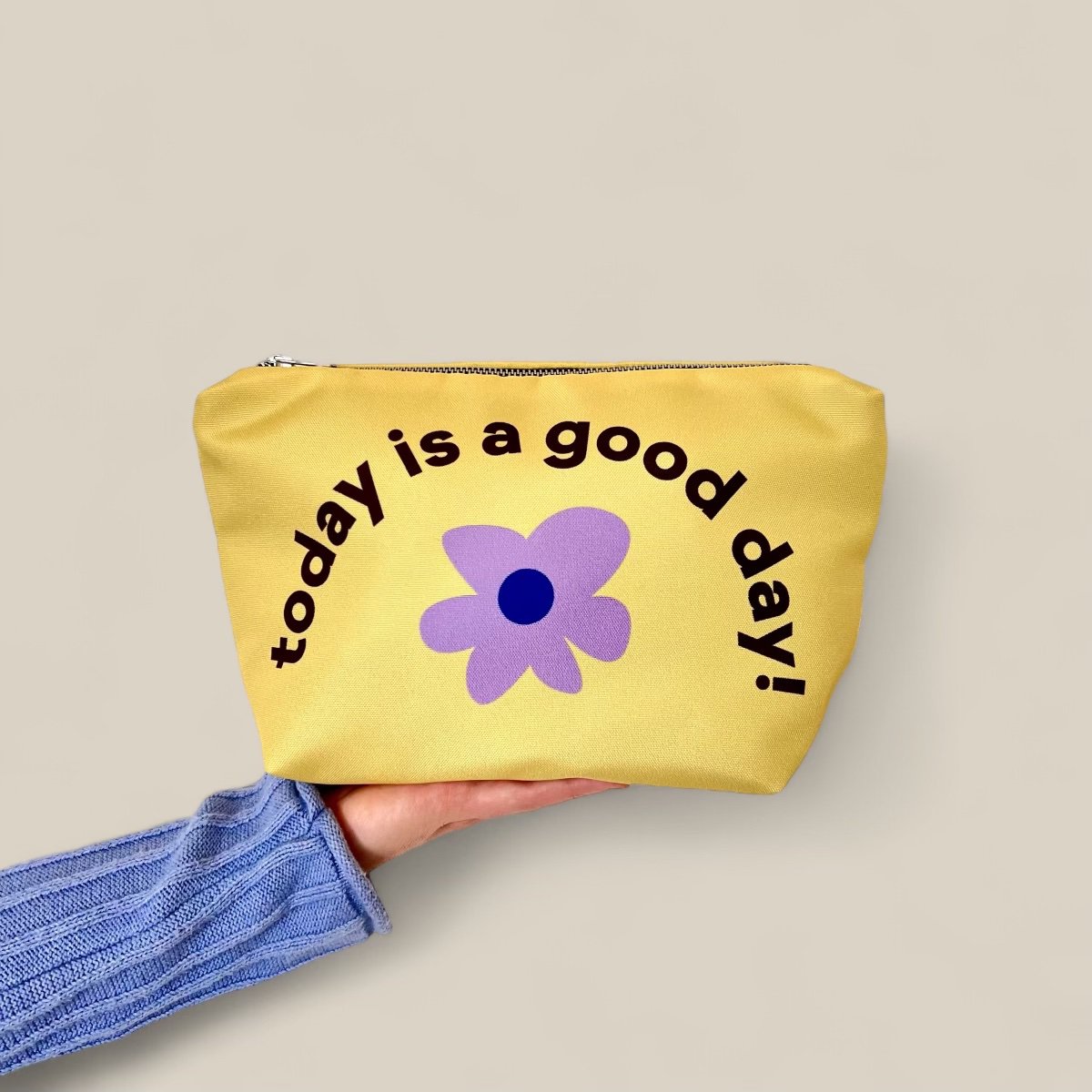 Toilettas · 'Today is a good day' yellow