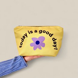 Toilettas · 'Today is a good day' yellow