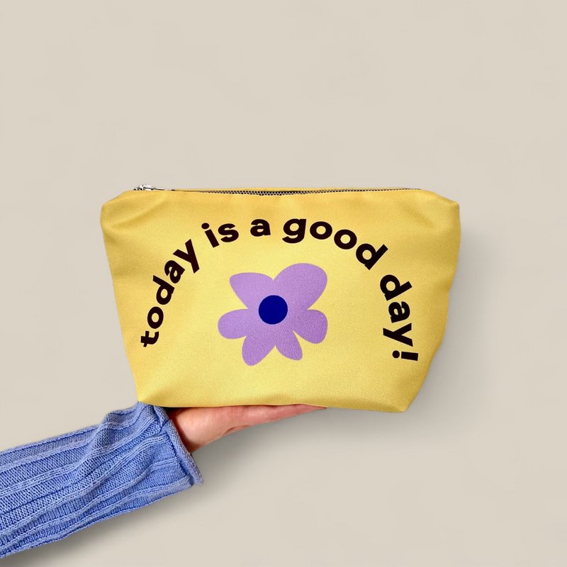 Toilettas · 'Today is a good day' yellow