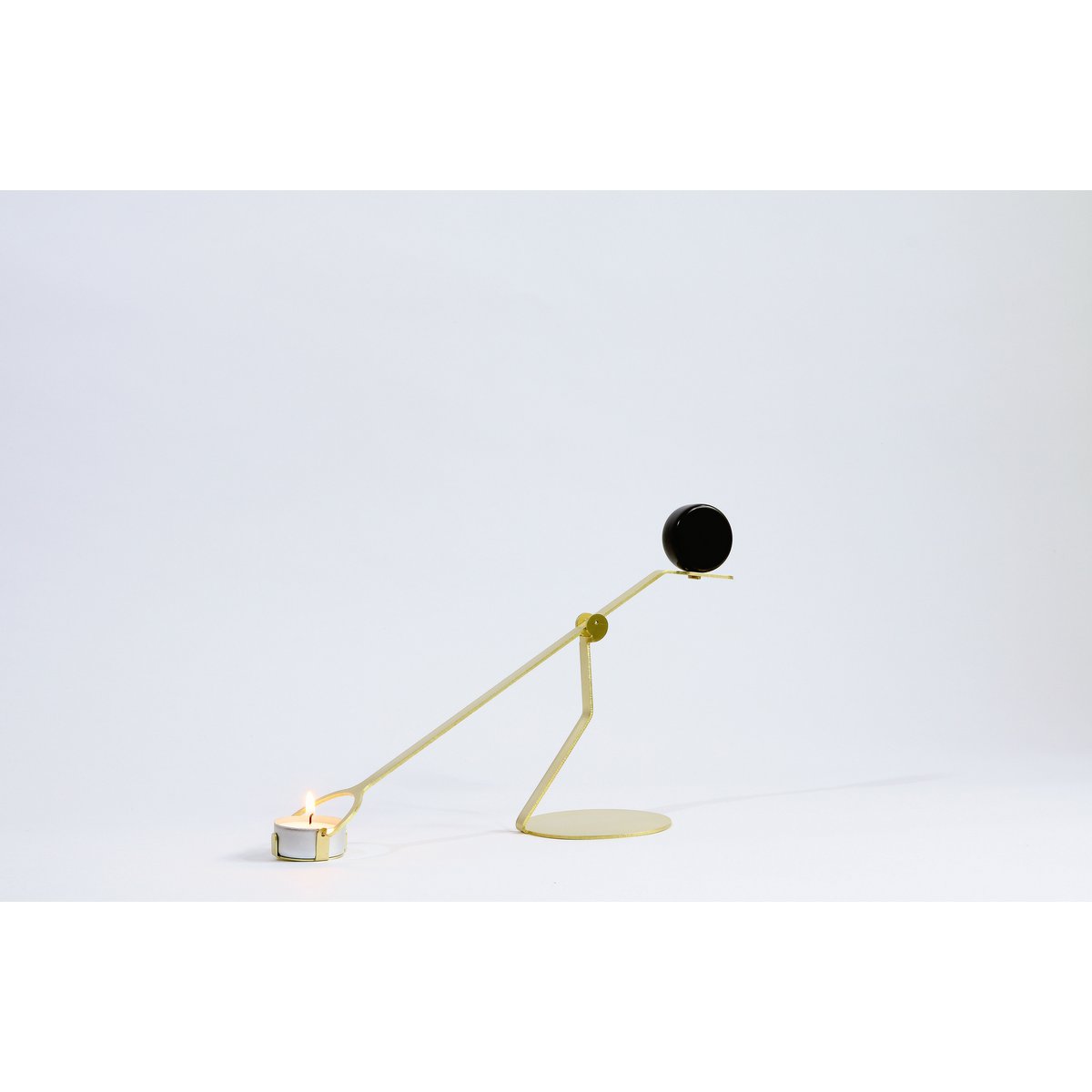 Christmas gift - Rising Balanced - dynamic candle holder