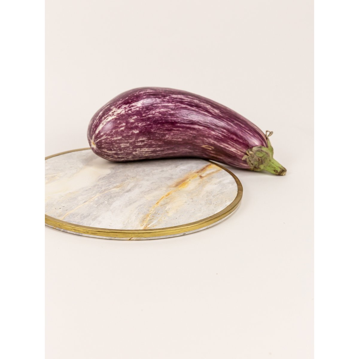 Natural stone round tablemat with brass edges