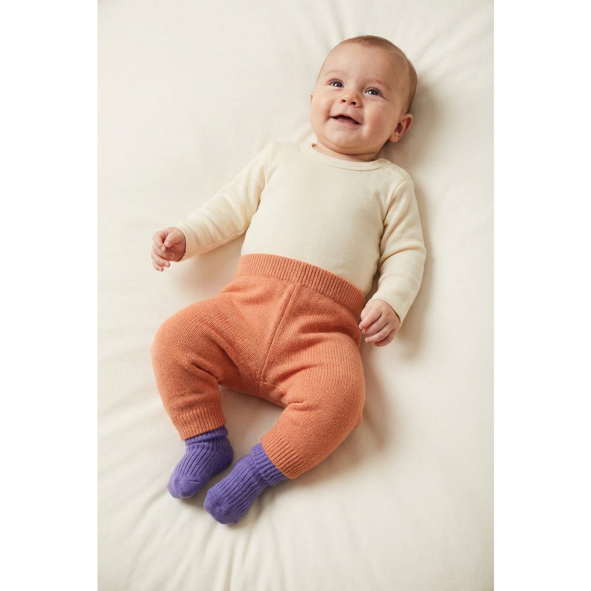 Merinowol gebreid baby broekje - Peach Fuzz