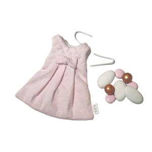 Kleid mit Schleife und Garderobe