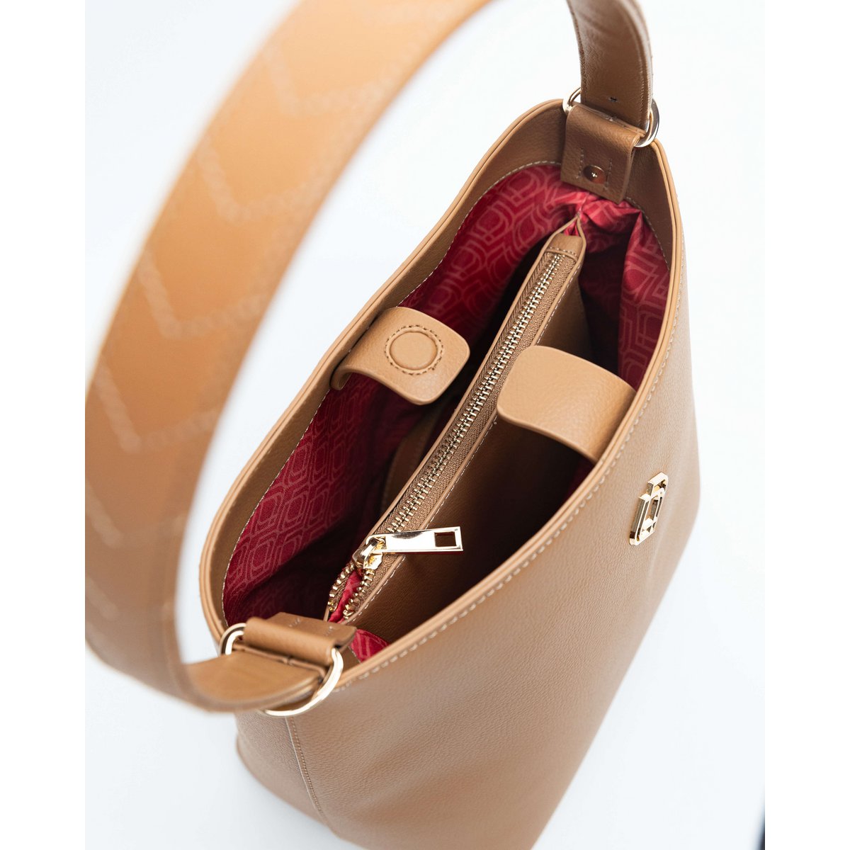 Bucket Bag Nila Apple Leather Camel