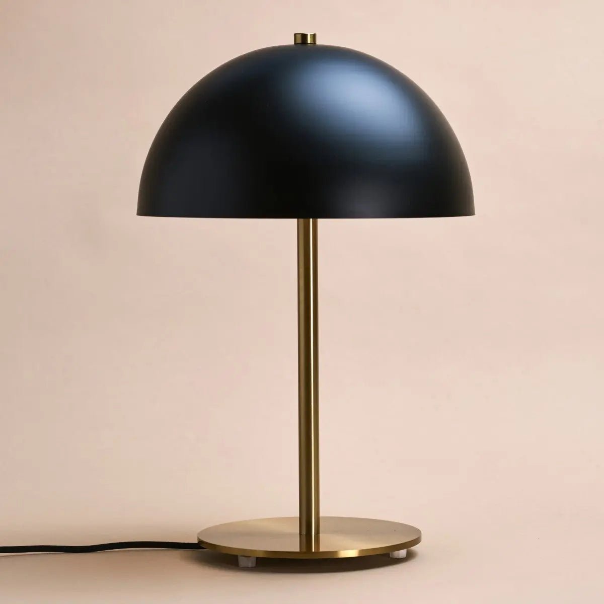Lámpara de mesa Lola dorada y negra