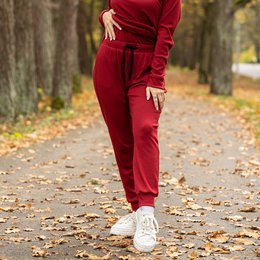 Merino 250-Set für Damen, bestehend aus Oberteil mit Reißverschluss und Jogginghose, Königskirsche