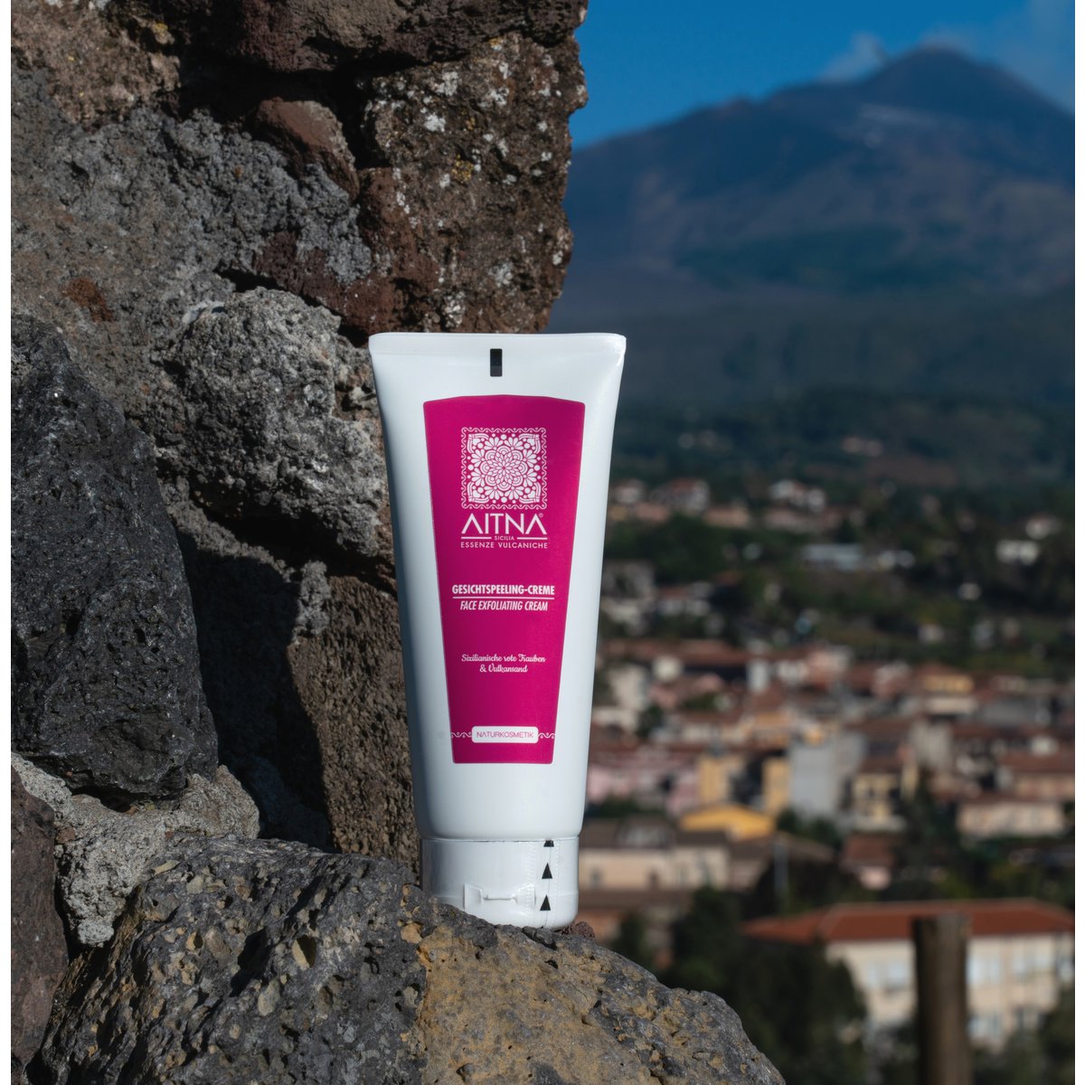 Aitna Crema Esfoliante Scrub Viso, Uva Rossa Siciliana e Sabbia Vulcanica dell'Etna, 75ml