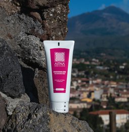 Aitna Facial Scrub Exfoliator Creme, sicilianske røde druer og vulkansk sand fra Etna, 75 ml