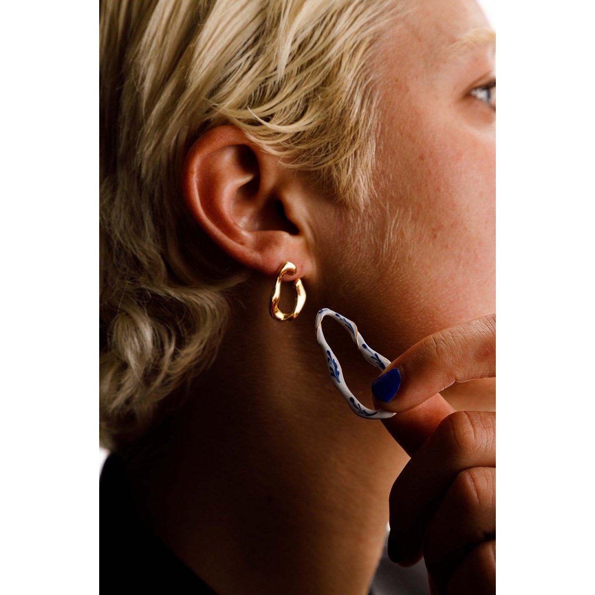 Boucles d'oreilles 2 en 1 en émail Varia — Bleu et doré