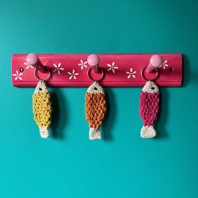 Luna-Leena keychain fish - bag charm - fuchsia - organic cotton - hand crocheted in Nepal - bag hanger