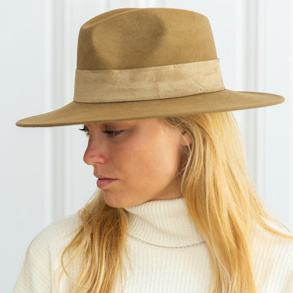 CAPPELLO A TENDA LARGA - treccia in pelle