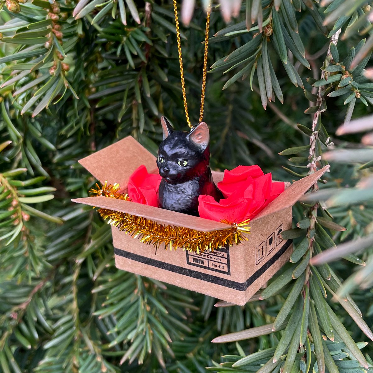 Ornamento natalizio gatto nero fatto a mano in mini scatola